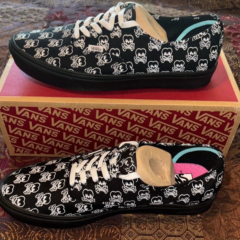 Vans Authentic Comfycush Skull and Cross Bones